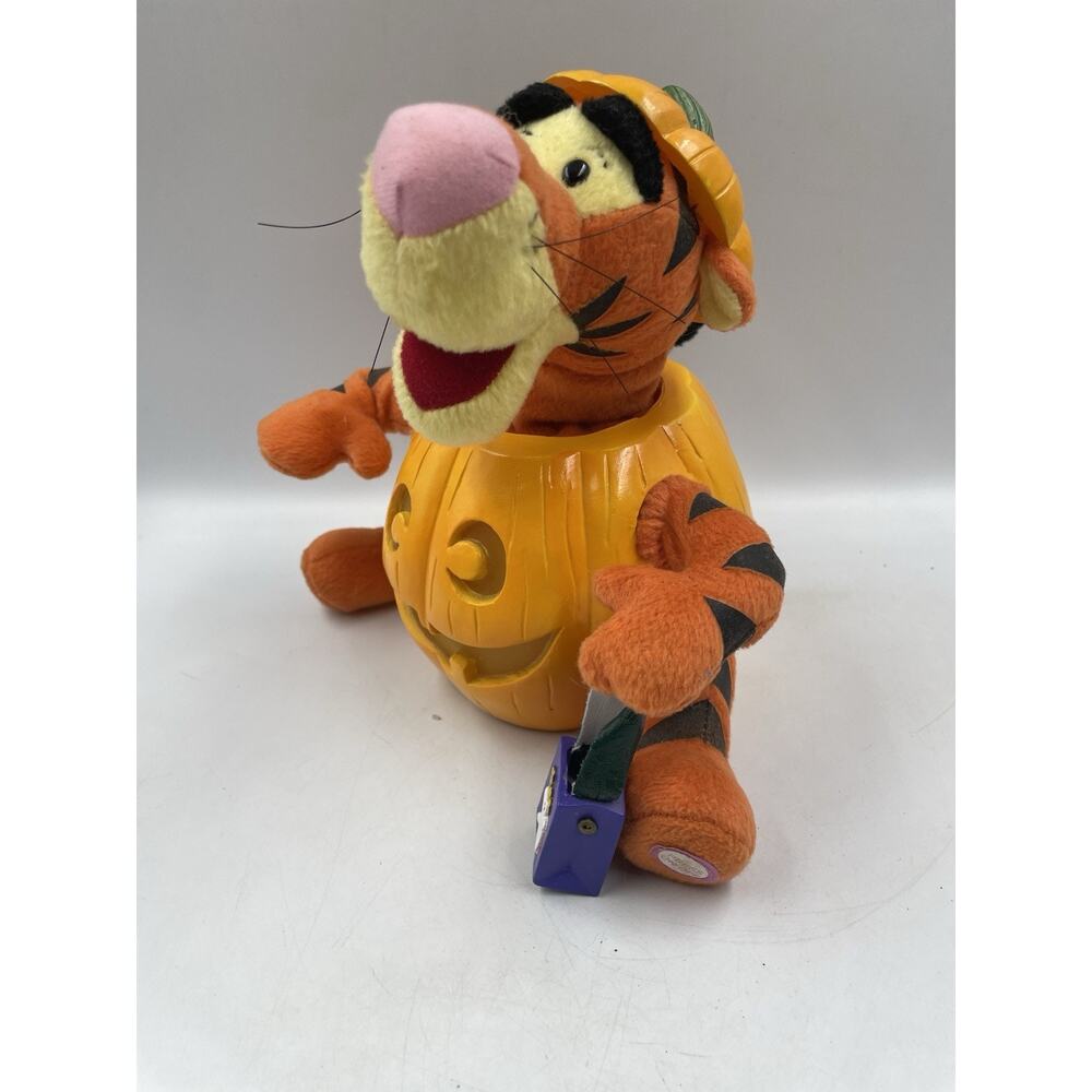 Disney’s Gemmy Tigger in Halloween Pumpkin Animated Sings Moves 9in VTG Works - Picture 3 of 9